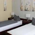 Pensión Und Frankenthal - Garni 3*