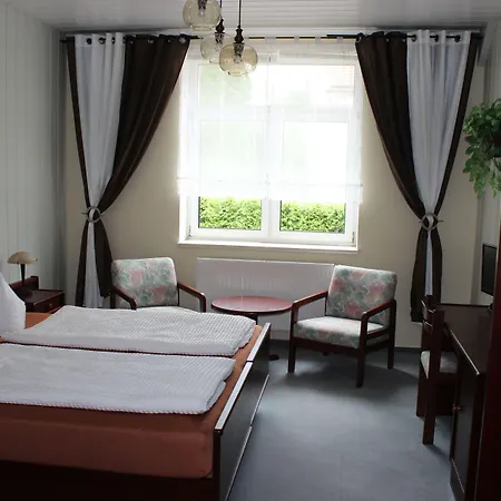 Πανσιόν Und Frankenthal - Garni