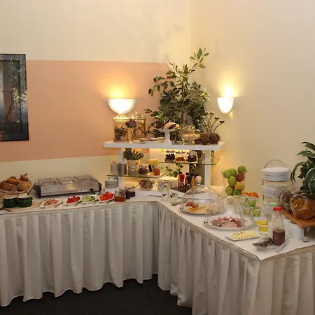 Πανσιόν Und Frankenthal - Garni