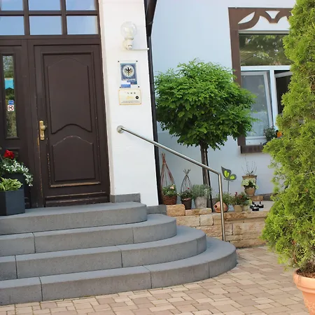 Und Frankenthal - Garni Pensión Gera