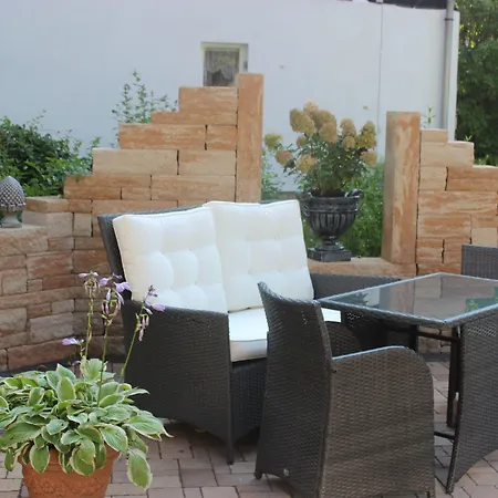 Πανσιόν Und Frankenthal - Garni